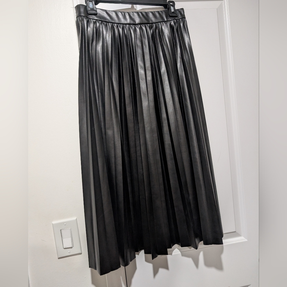 Sincerely Jules Black Pleated Faux Leather Midi Skirt Size L